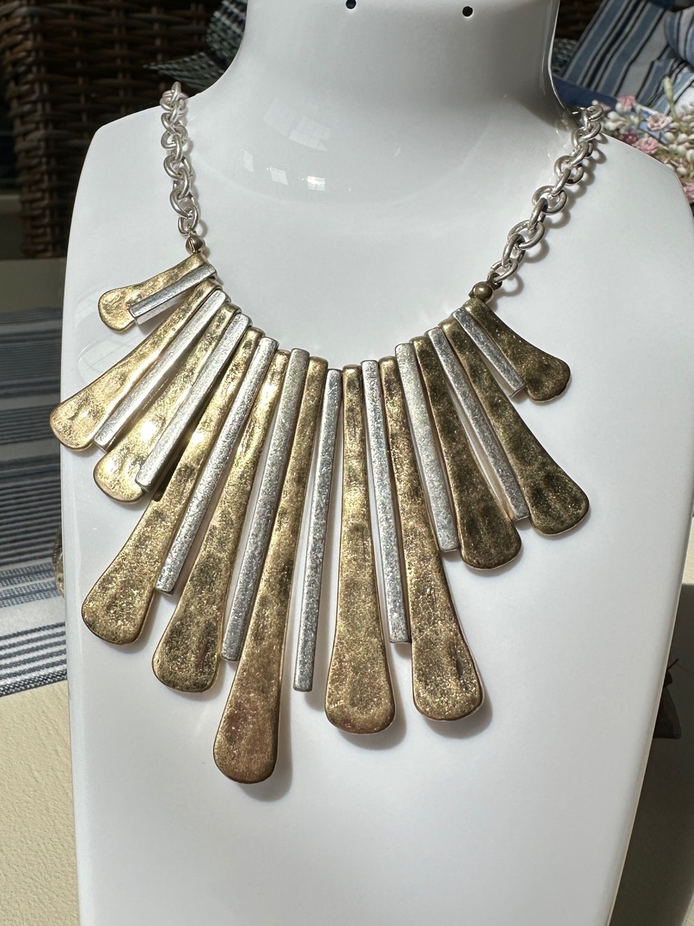 Elegant Gold-Tone Fan Pendant Statement Necklace - Women Jewelry